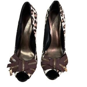 Beverly Feldman Leopard Print‎ Peep-Toe Pumps Zipper Bow Detail High Heel 9.5